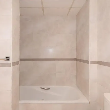 Uhc Els Pins Apartament Salou